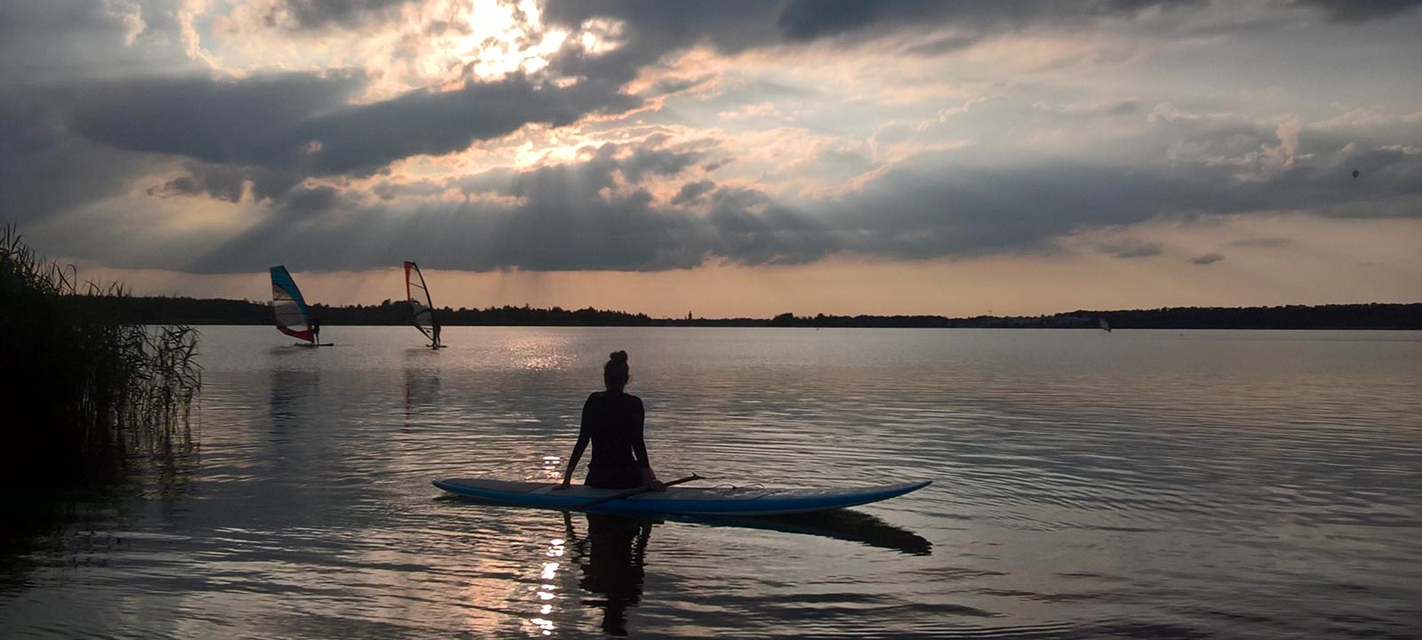 Wassersport bis Sonnenuntergang Markkleeberger See bei Leipzig