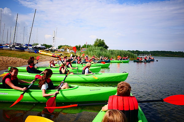 Kinder Kanutour im Feriencamp auf Markkleeberger See