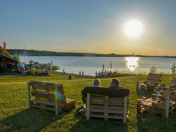 Feiern am Wassersportstrand Markkleeberger See bei Leipzig