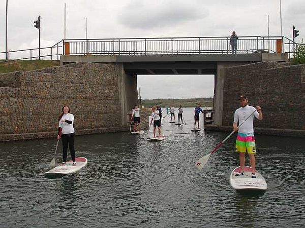 Stand Up Paddling im Schleusenkanal Markkleeberger See