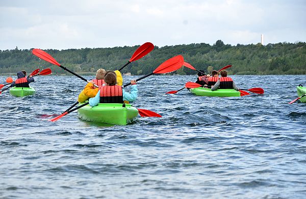 Kanutour mit Kindern auf Markkleeberger See bei Leipzig
