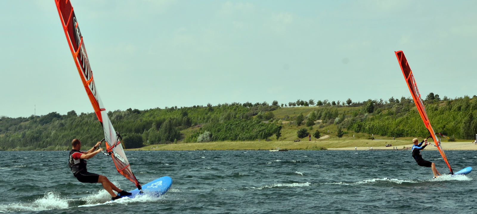 Windsurfer auf Markkleeberger See bei Leipzig